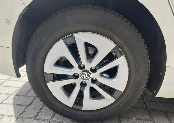 Toyota Prius cena 63000 przebieg: 90000, rok produkcji 2017 z Toruń małe 596